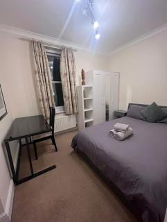 Luxury 3 bedroom, 3 bath apt by Oxford St & Soho - London - 2