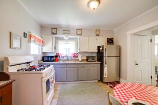 Fire Pit, BBQ and Yard Family Home in Adrian - 8