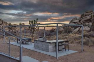 Hi-Desert Fade- Surrounded by Boulders w Cold Tub - Pioneertown - 4