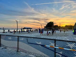 Lovely vacation home 1 block from beach & downtown Gulfport - 3