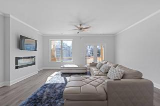 Luxury 2 bedrooms, 2.5 baths - 2