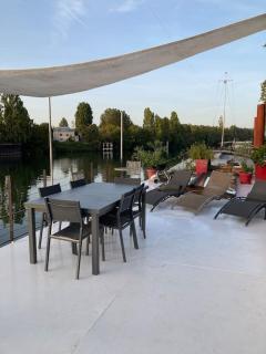 Péniche au calme sur la Seine - 6