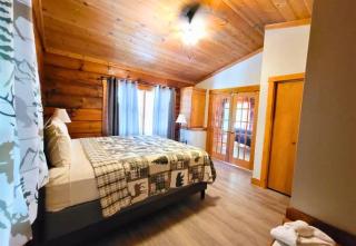 Pet-Friendly Cabin, In-Room Jacuzzi, King Bed, WiFi - Sevierville - 5