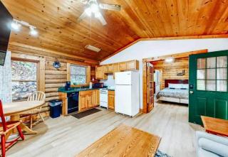 Log Cabin, In-Room Jacuzzi, WiFi, Fireplace - Sevierville - 2