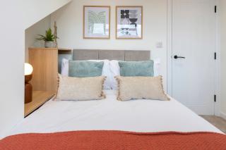 Close to Leeds Centre, 3 Bedrooms with Free Parking, Great for Contractors & Long Term Bookings - NordStay - Knowsthorpe - 1