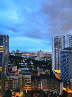 KL Tower Cosy Studio with Gym, Pool and Sauna near Greenbelt and Park - Manila - 5