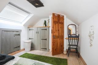 Beautiful Victorian home with private pet-friendly garden sleeps 6 - 9