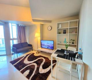 BGC Spacious 1BR Uptown Parksuites with Balcony City View 300 mbps wifi - 0