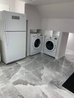 One bedroom in luxurious brand new ground level apartment - Mississauga - 2