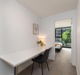 Chic 3-Bed in Central with Pool, Sauna and Gym - 9