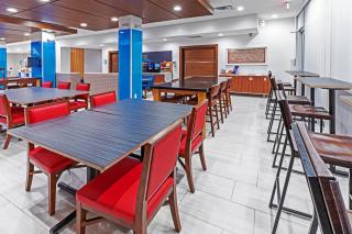 Holiday Inn Express & Suites - Stafford NW - Sugar Land by IHG - 1
