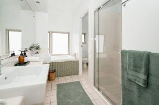 Luxurious Beachside Living - Mudjimba - 1