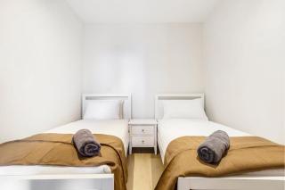 2-Bedroom Apartment in Melbourne City with carpark - 2