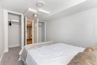 Cozy Furnished Room-4 Close to U of A in Edmonton - with Shared Spaces - Edmonton - 3