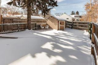 Cozy Furnished Room-4 Close to U of A in Edmonton - with Shared Spaces - 6