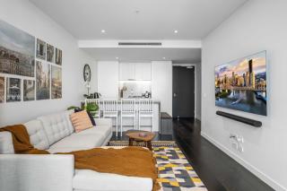 Chic 1-Bed with Parking, Infinity Pool and Gym - Brisbane - 5