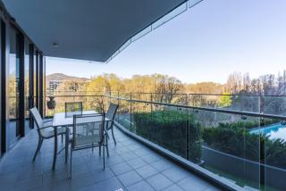 Central Located 2-Bed with Pool, Gym & Parking - Canberra - 5
