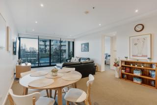 Central Located 2-Bed with Pool, Gym & Parking - Canberra - 4