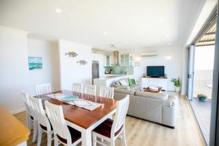 Shearwaters Apartment Waterfront Accomodation - Penneshaw - 2