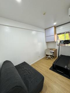 Stylish Staycation near BGC w/ Home Cinema - 1