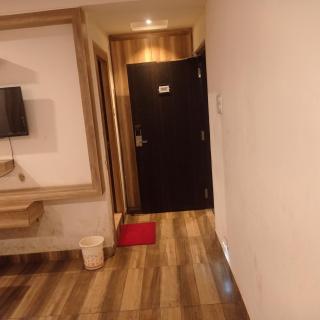 Hotel Shubh Ashish Near Bank More - 4