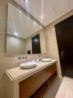 Seaview Property in Straits Quay - 1