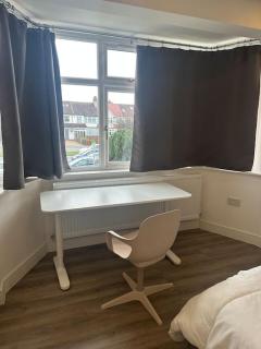 Delightful Studio in Wimbledon - Raynes Park - 1