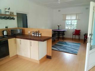 Honey Cottage Accommodation - 7