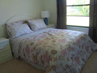 Pool home, close to beach, 3 bedroom/2 bathroom, lakeview - Naples - 2