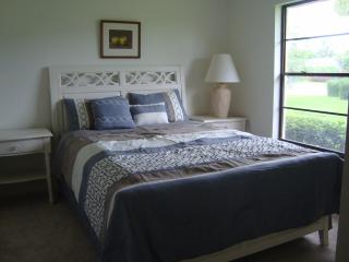 Pool home, close to beach, 3 bedroom/2 bathroom, lakeview - Naples - 3