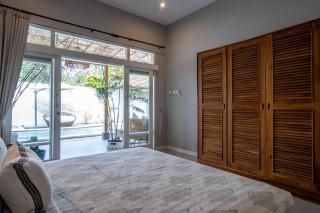 Spacious Two Bedroom Modern Tropical Home - Sanur - 8