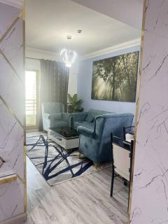 Float Over Marina in This Charming 2 BR w Sea View - Dubai - 8