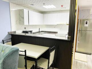 Float Over Marina in This Charming 2 BR w Sea View - Dubai - 6