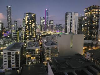 Spectacular views, king bd plus single bed & parking - 1