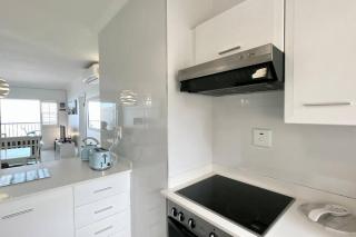 24 Bronze Beach 2 bedroom beach front sea view apartment - 8