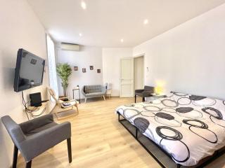 Woody old town appartement by Welcome to Cannes - 0
