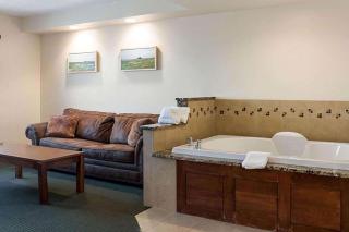 Baymont by Wyndham Jamestown Conference Center & Water Park - Jamestown - 1