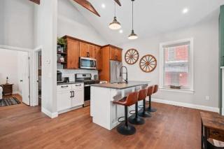 Adorable Reymer Carriage Repair Loft! - Pittsburgh - 7