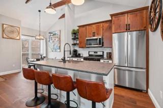 Adorable Reymer Carriage Repair Loft! - Pittsburgh - 3
