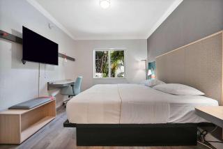 Atrium Hotel, Trademark Collection by Wyndham - 5