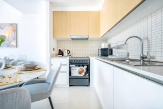 Elegant 1BR Apartment in 17 Icon Bay Dubai Creek - Dubai - 4