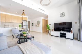 Elegant 1BR Apartment in 17 Icon Bay Dubai Creek - Dubai - 2