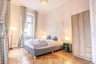 Metropolitan Charm Stylish 2BR & 1LR Apt in Vienna's Core - 0