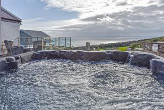 Goferydd, South Stack, Anglesey, 4 bed luxury home, hot tub, dog friendly - Holyhead - 7