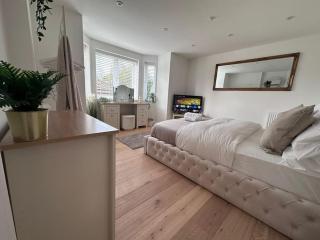 2bed Ground Floor flat + garden - Sunningwell - 3