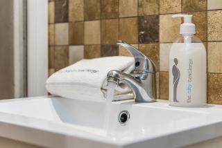 GuestReady - Red Stripes - 3