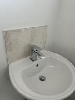 3 Bed House with free parking - 8