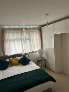 3 Bed House with free parking - 6