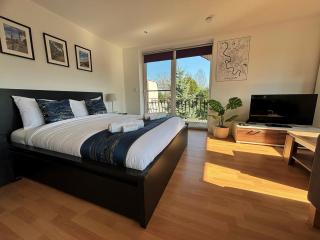 Quiet Garden-View Studio Apartment - 0