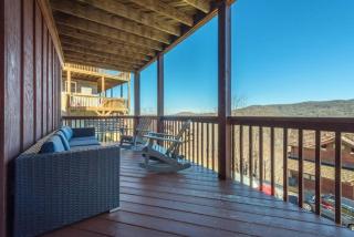 Views ~ Hot Tub~ 2 Decks~Pool Table~GameRoom~Cabin - Swiss - 8